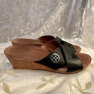 UGG Lyra Black Leather Crisscross Straps Cork Wedges Slides On Sandals Size 9